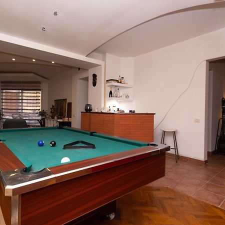 Shared Retro Vintage Luxury Apartment Bucharest Exterior photo