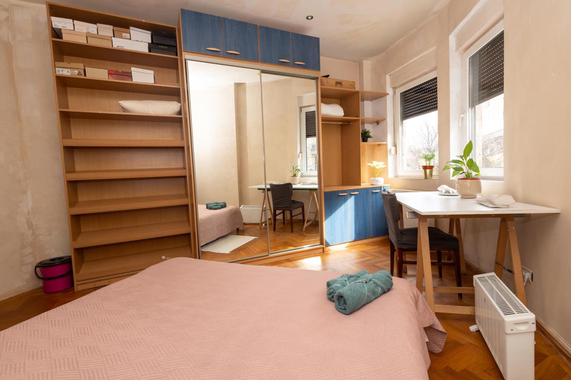 Shared Retro Vintage Luxury Apartment Bucharest Exterior photo