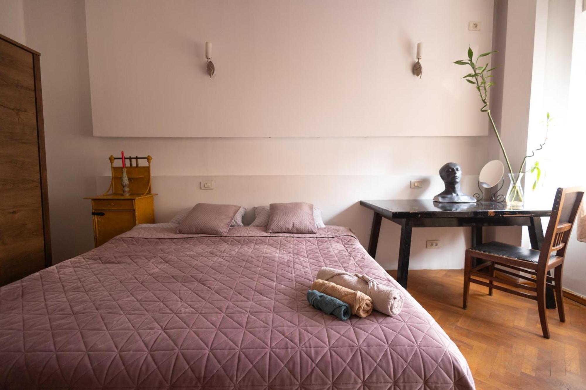 Shared Retro Vintage Luxury Apartment Bucharest Exterior photo