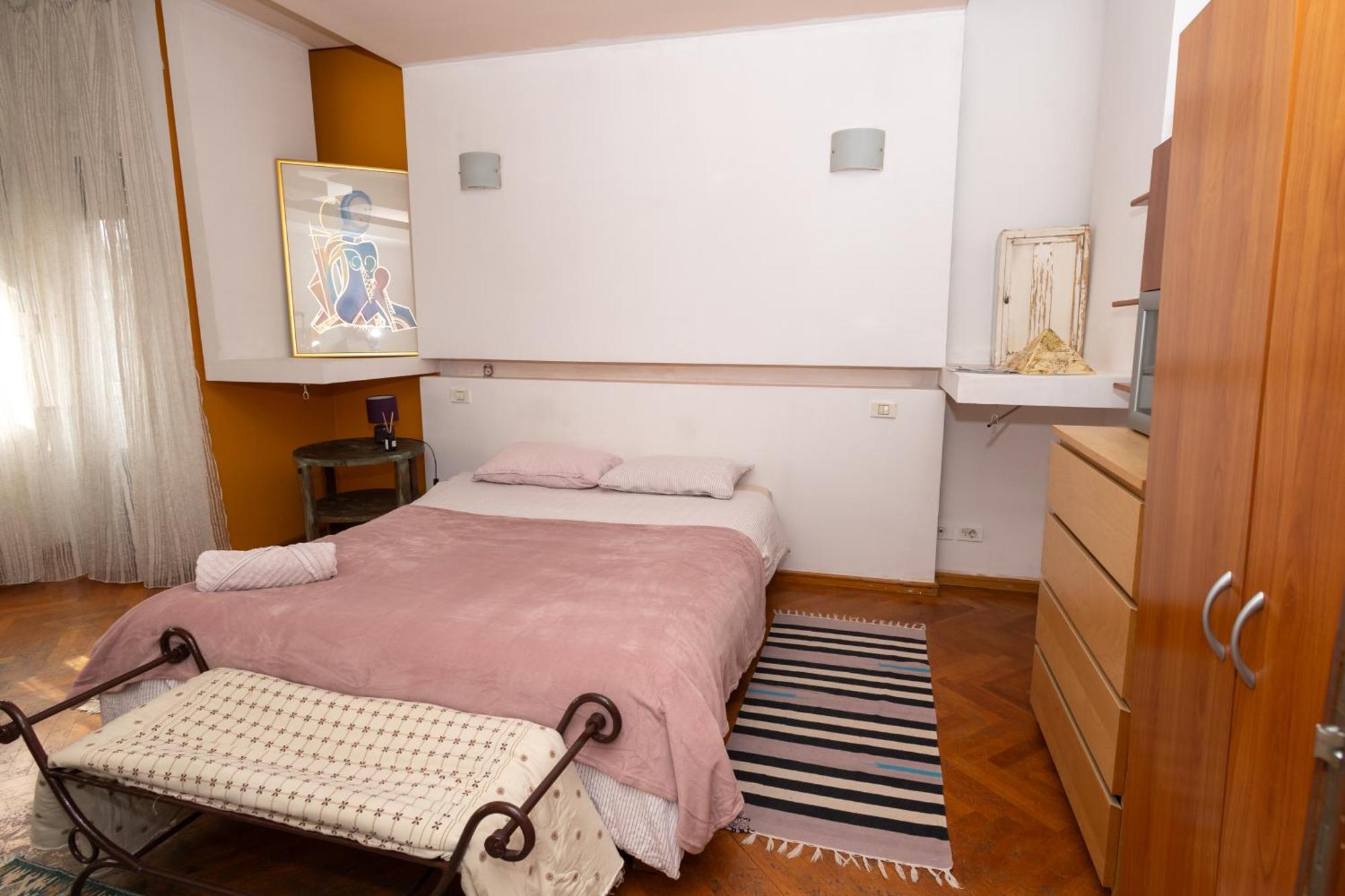 Shared Retro Vintage Luxury Apartment Bucharest Exterior photo