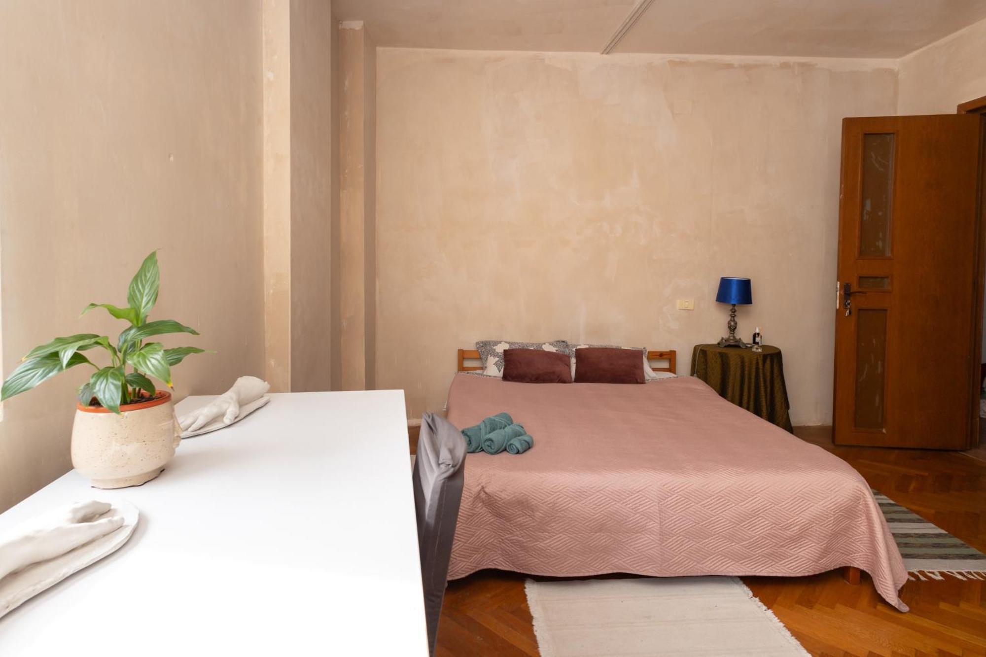 Shared Retro Vintage Luxury Apartment Bucharest Exterior photo