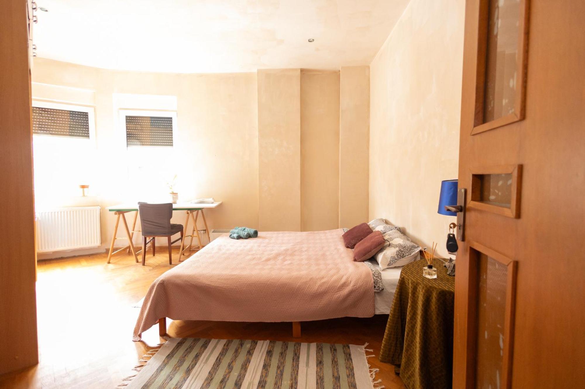 Shared Retro Vintage Luxury Apartment Bucharest Exterior photo